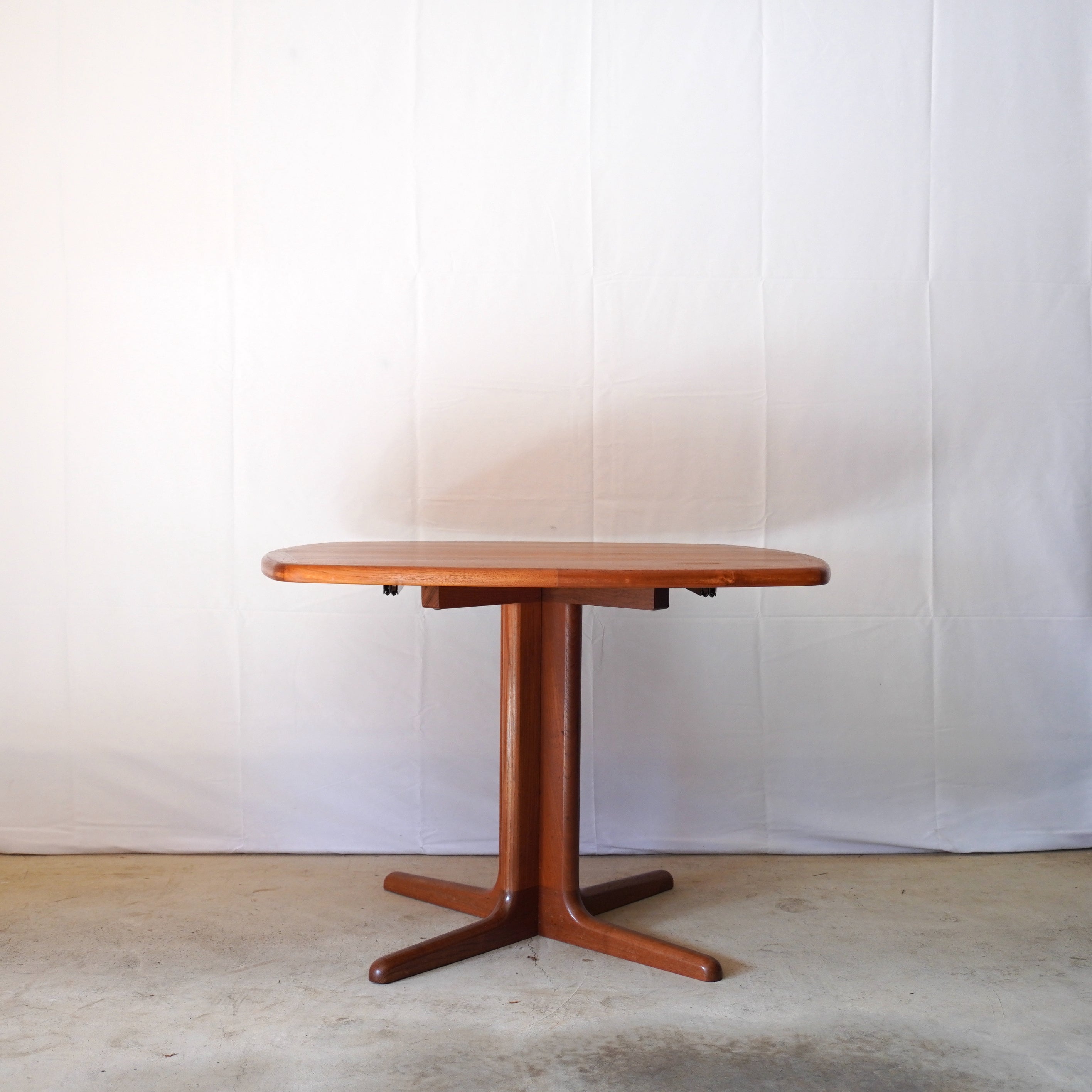 Denmark Vintage extension dining table – monoroom