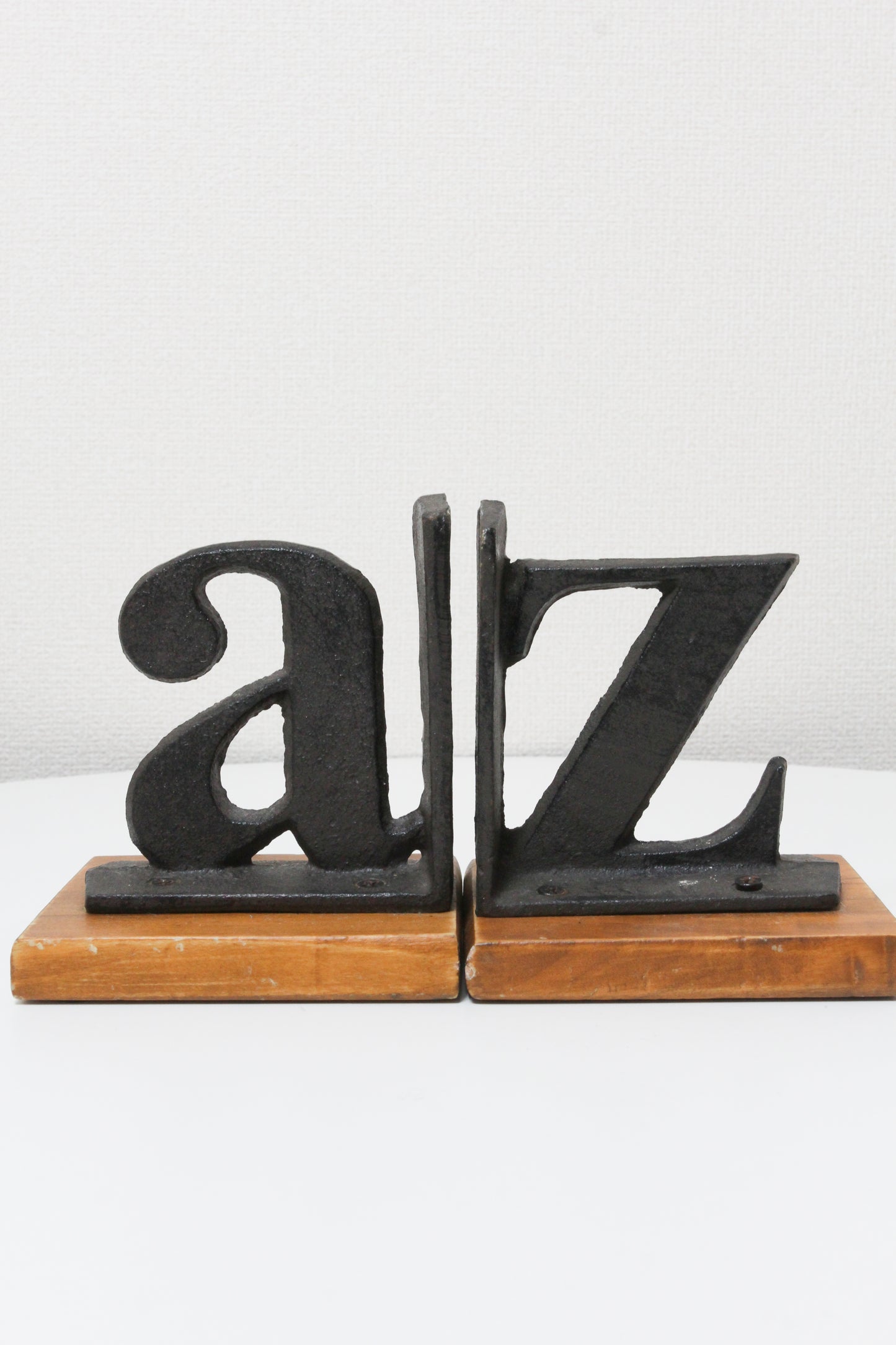 "a~z" Book End